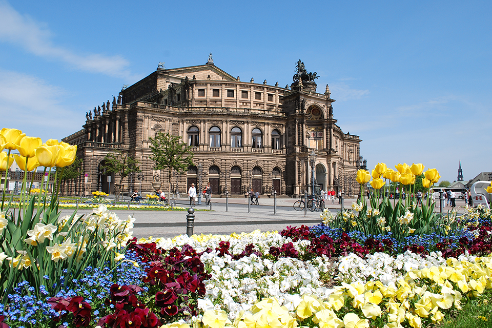 Zur Frühlingszeit in der Semperoper