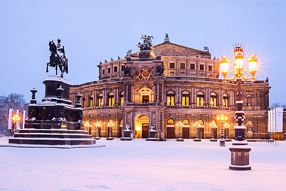 Zur Winterzeit in der Semperoper